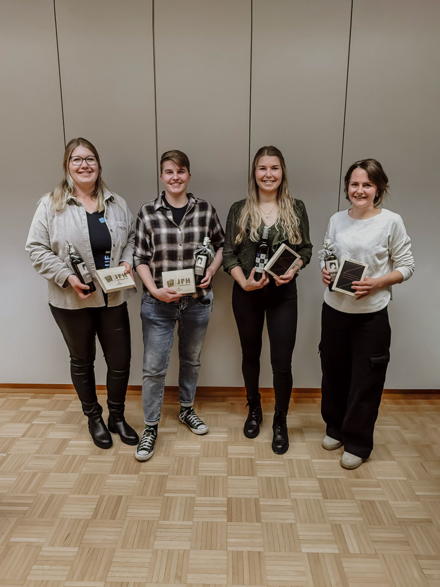 Unsere Ehrenmitglieder v.l. Renate Grüter, Andrea Ambühl, Luzia Kurmann und Sabrine Eggenschwiler (es fehlen Dérisrée Hochuli und Franz Achermann)