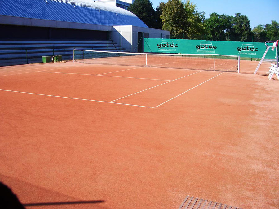 Terre battue - Gotec construction de terrains de tennis en terre battue