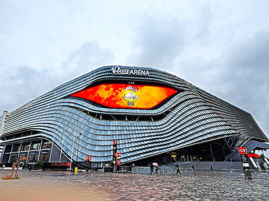 El Roig Arena es un recinto multiusos de referencia internacional ubicado en Valencia, España, que alberga eventos deportivos, culturales y de entretenimiento. Abrió sus puertas en septiembre de 2025 y es la nueva sede del Valencia Basket Club.