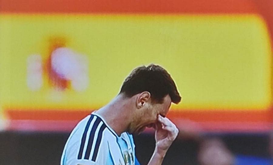 Los hombres tambien lloran, las lágrimas de Messi tras perder su último Mundial ante España fue algo muy triste. El jugador argentino no pudo evitar emocionarse ante la derrota contra España.