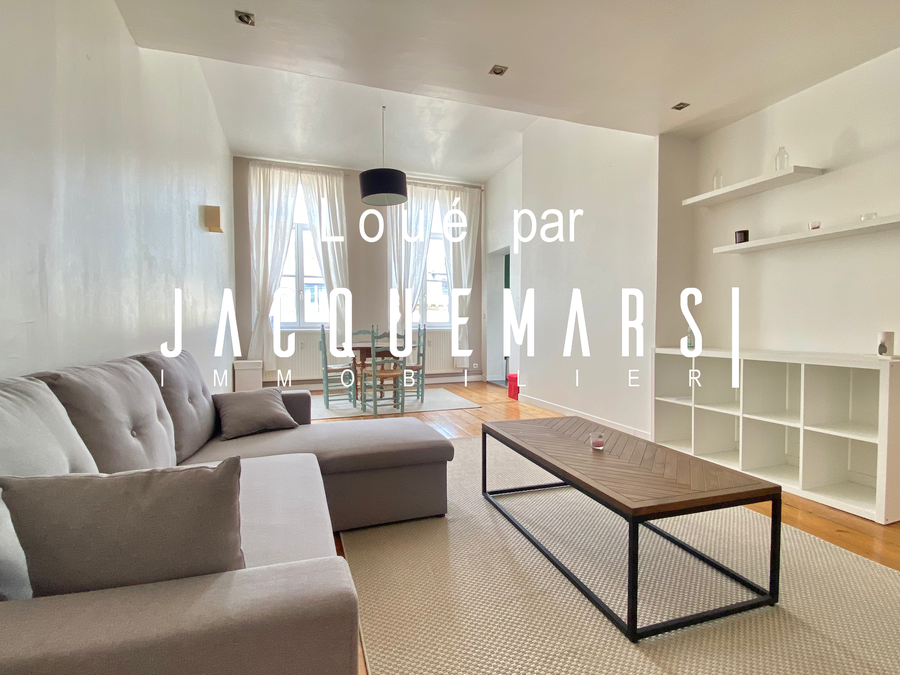 Lille Rue Jacquemars Giélée T3bis avec parking en dernier étage -