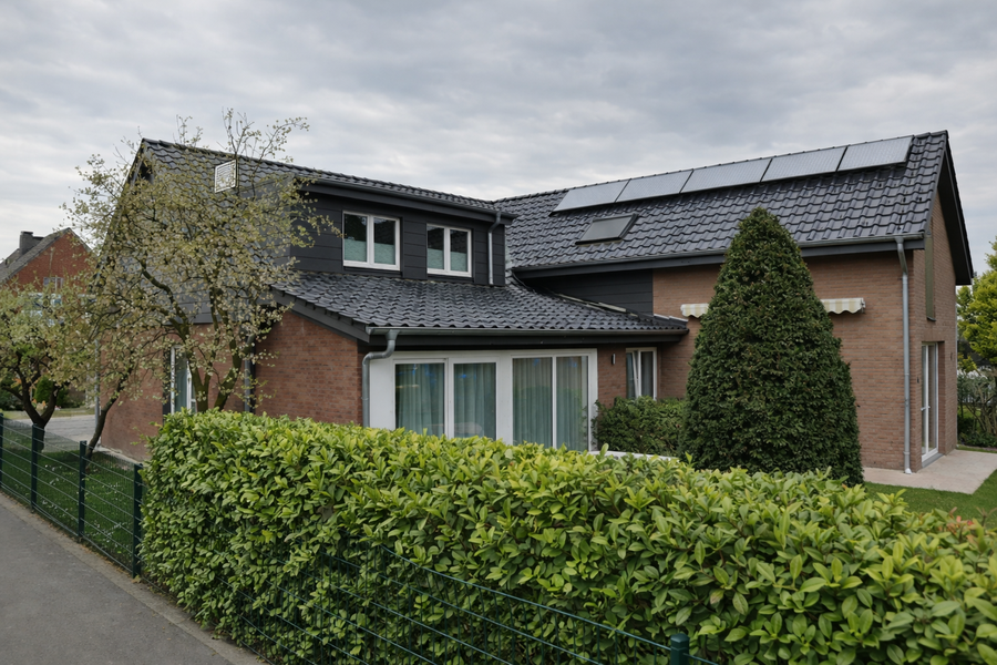 Vom Einfamilienhaus zum Wohnhaus mit Praxis Gartenperspektive