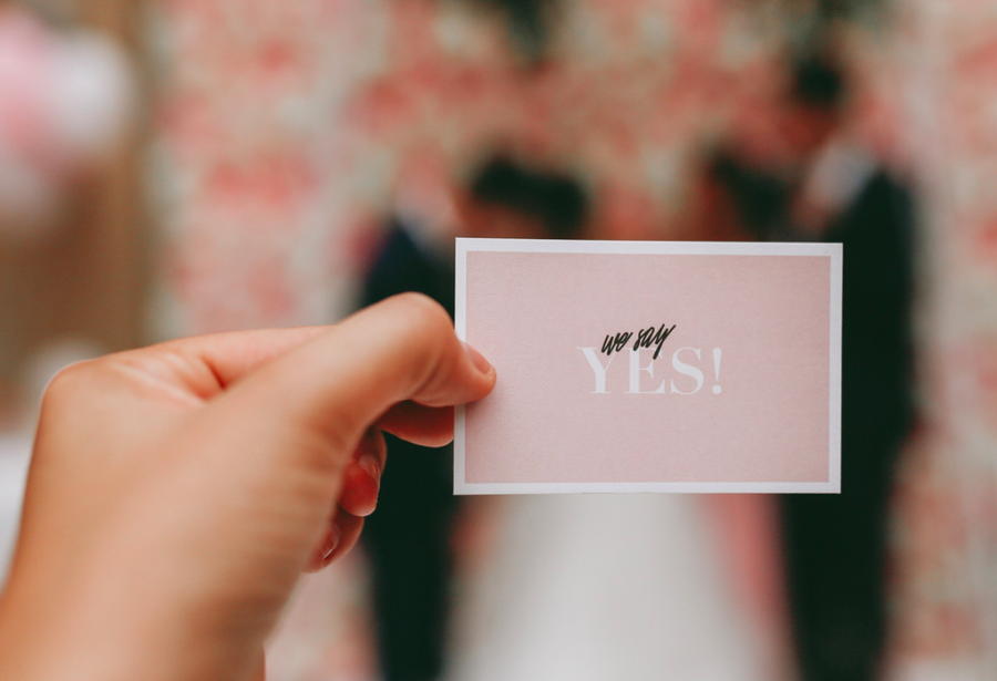 Bild: Traubogen für die Hochzeiten mieten, finde Ideen und Tipps für Traubogen Dekoration auf der Hochzeit, gefunden auf philosophylove.de aus Düsseldorf
