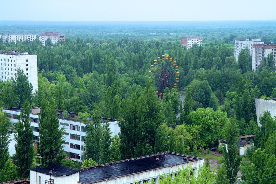 Blick vom 16-geschossigen Parteigebäude auf das bekannte Riesenrad