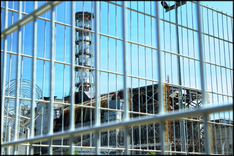 Das gezähmte Atom hinter Gittern