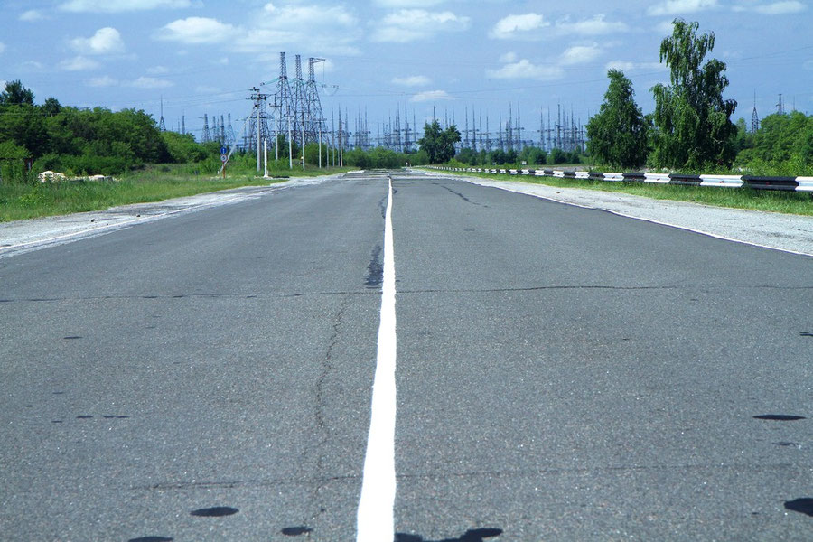 Straße vor dem Tschernobyl-Umspannwerk
