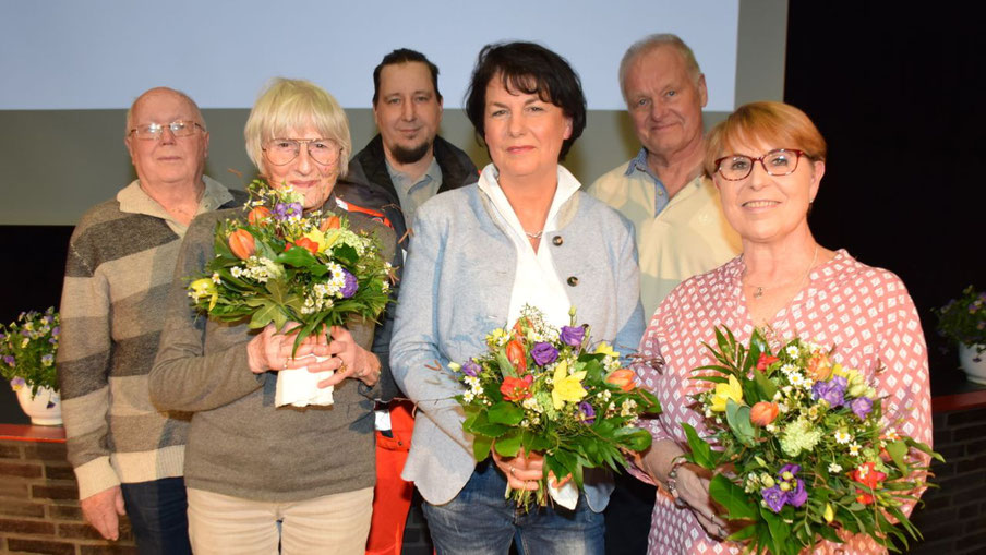 Ehrung für Wilfried Marquardt, Ursula Gudelius, Helge Timm, Dorothe Diessen, Peter Buschner und Renate Horn-Behn (v.l.)