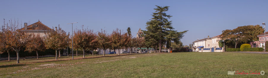 Place du bourg de Cénac, depuis l'avenue des côtes. Gironde. 16/10/2017