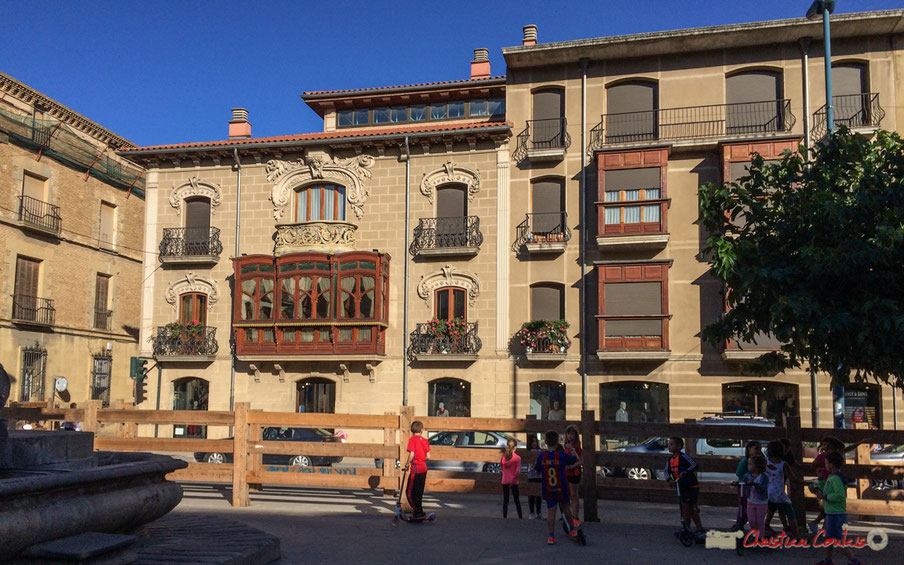 Plaza Francisco de Navarra / Avenida de Severino Fernández Ibilbidea, Tafalla, Navarra