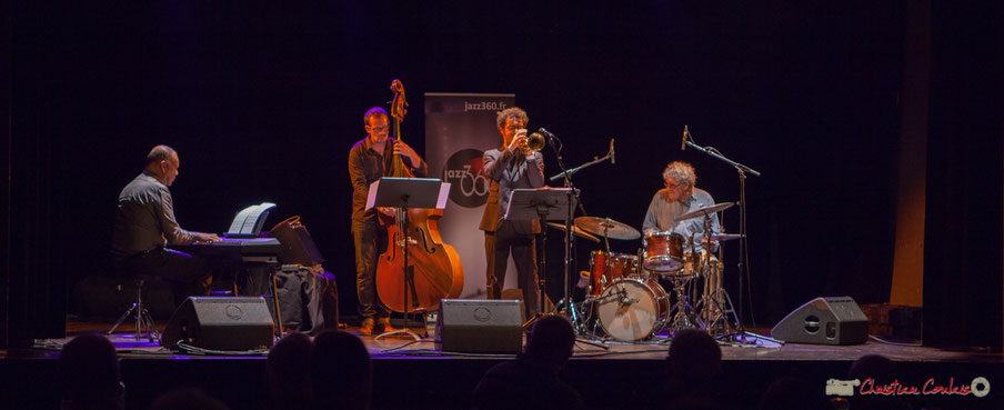 Nokalipcis Project; Francis Fontès, piano; Olivier Lorang, contrebasse; Mickaël Chevalier, compositions, bugle, trompette; Philippe Valentine, batterie. Soirée-Cabaret JAZZ360, salle culturelle de Cénac, 4 novembre 2017