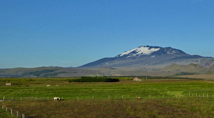 Leibrubakki mit dem Vulkan Hekla. Hier beginnt unsere Wanderreise.