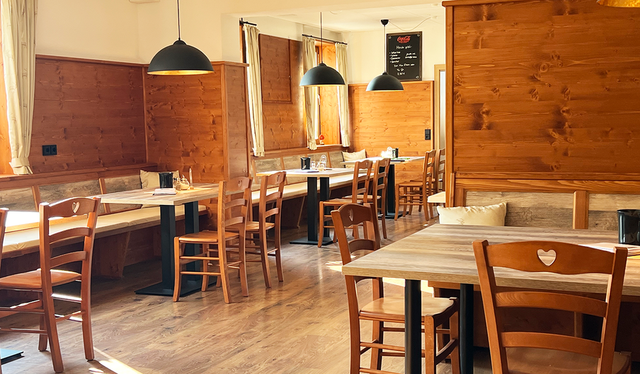 Bäckerei Knuspereck, Stephansposching, Café, Brotzeit, Frühstück, Brot, Breze, Kuchen, Torte, Kaffee trinken, Frühstücken, Plattling, Stephansposching, Irlbach, Straßkirchen, Bäcker, frisches, Essen gehen, Snacks, Salate, kleine Gerichte, Restaurant