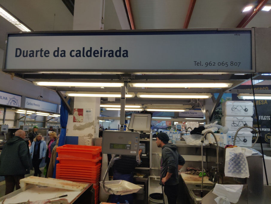 Duarte de caldeirada, Fischhändler in Portimao, Fischmarkt Portimao, Markthalle Portimao, Markt, Fischmarkt, Fische, Fisch, Meeresfrüchte, Martins Kulinarium, Kulinarium Academy, Kochschule Algarve, Kochschule, Kulinarium, Algarve, Carvoeiro, Portugal
