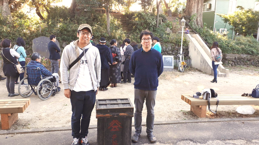 実行委員の長沼克さん（左）と作家の浅野 暢晴さん（右）