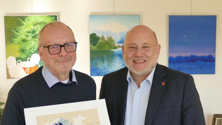 Drei Naturimpressionen des Künstlers Edwin Zaft (l.) zieren jetzt das Büro von Bürgermeister Thomas Beckmann