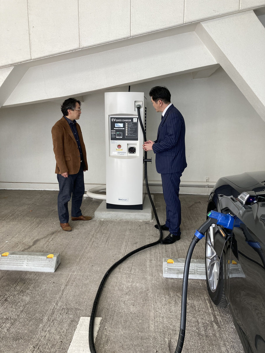 ガレージハウス　EV　建築家　ネコ・パブリッシング　アウディe-tron