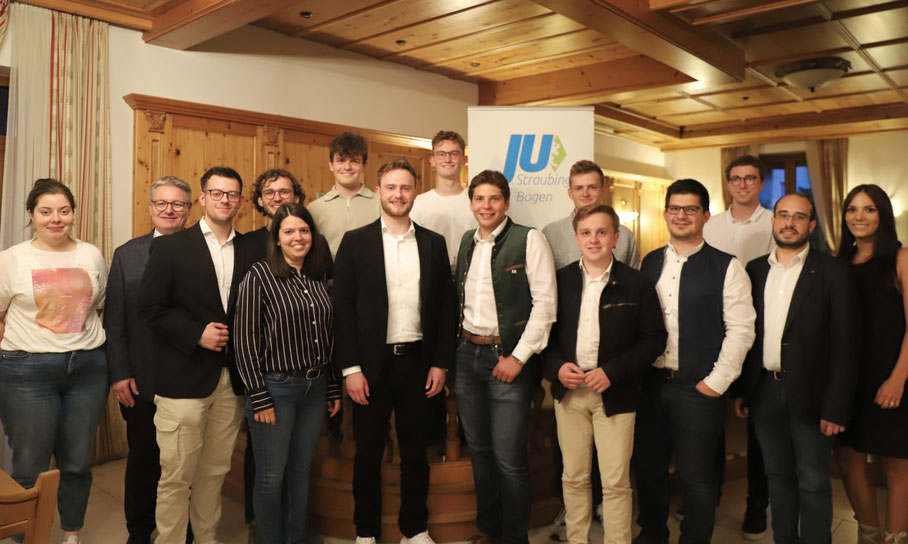 Die Kreisvorstandschaft der Jungen Union Straubing-Bogen (Foto: Kristina Zellmeier)