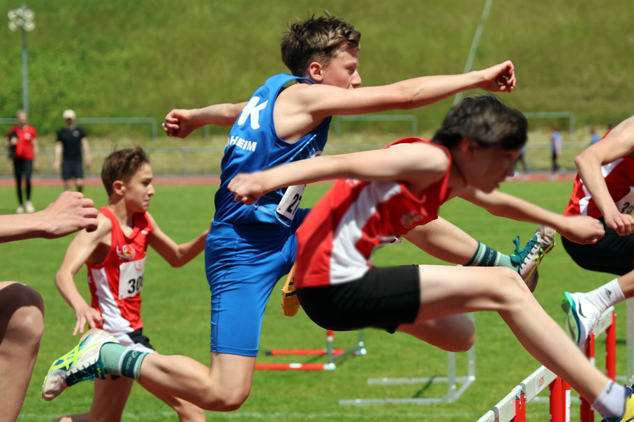 ...alle Hindernisse zur Normerfüllung überwunden:-) David beim 80 Meter Hürdensprint..