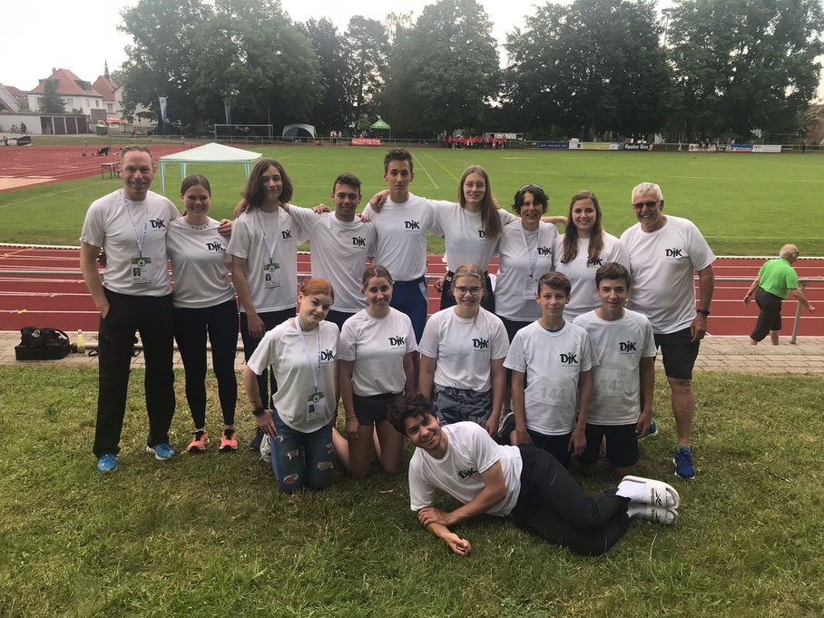 ..die erfolgereichen Bundessportfest-Athleten + Trainer und Betreuer:-)))