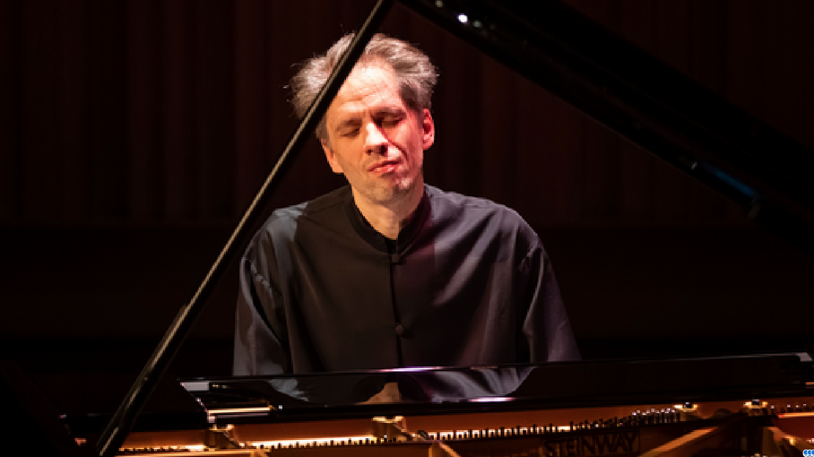 Starpianist Severin von Eckardstein kommt nach Quickborn