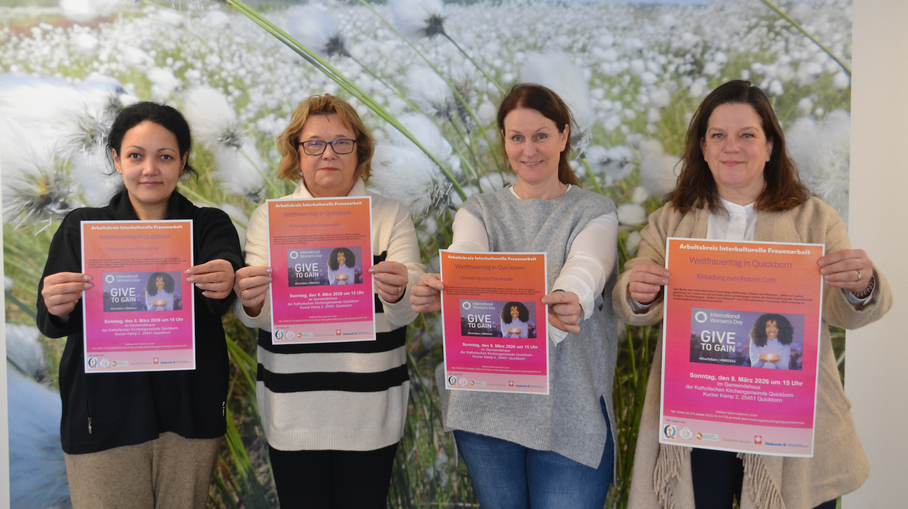 Karina Willmann, Caritas Flüchtlingsbetreuung, Renata Buttler, Katholische Kirche, Natalie Schulz, Gleichstellungsbeauftragte der Stadt Quickborn, und Mirija Mullikas, Ehrenamtskoordinatorin der Diakonie laden zum Frauencafé ein (Foto:Thölen)