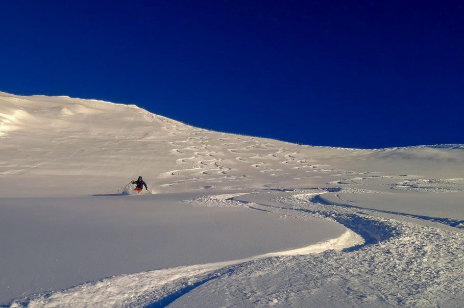 De Vennspitze is een erg populaire skitourberg. Normaal ziet deze helling eruit als een piste maar nu zijn alleen wij er.