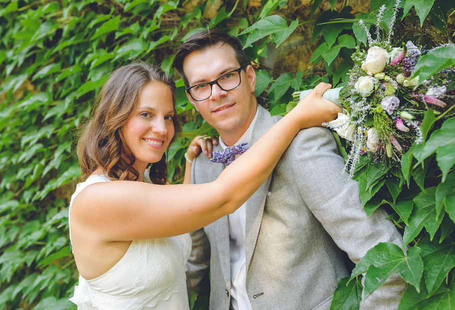 Hochzeit, der beste Fotograf, Russelsheim am Main, Nauheim, Bischofsheim, Bauschheim, Hessen, Fotografie, Reportage, Portrait, Bräutigam, Braut, Fotoshooting,, Grün
