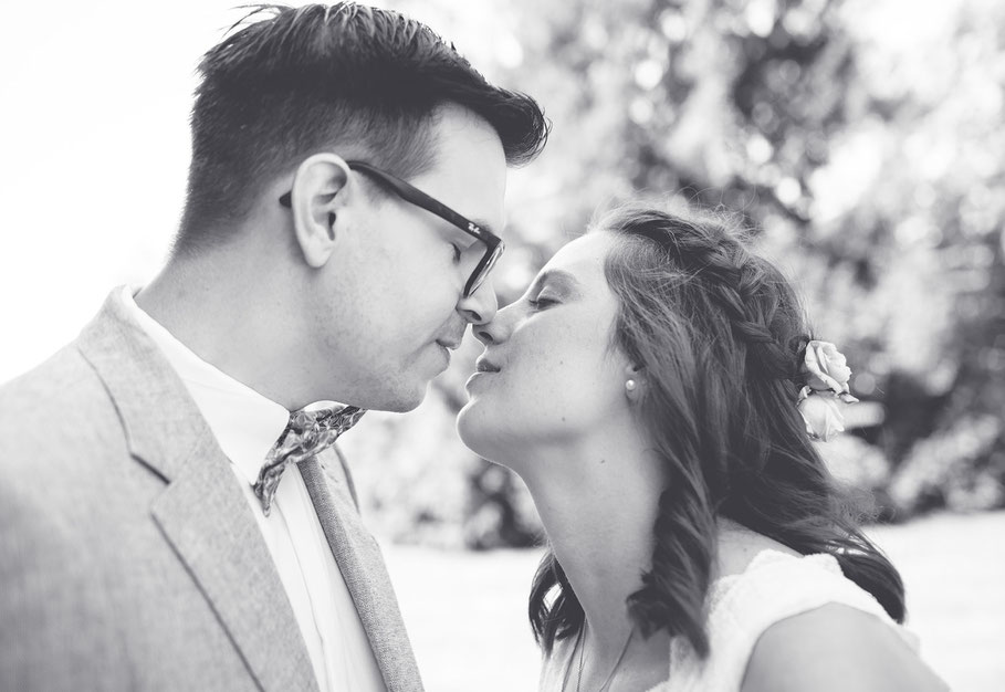 Hochzeit, der beste Fotograf, Russelsheim am Main, Nauheim, Bischofsheim, Bauschheim, Hessen, Fotografie, Reportage, Portrait, Bräutigam, Braut, Fotoshooting,, Hochzeitsküssen