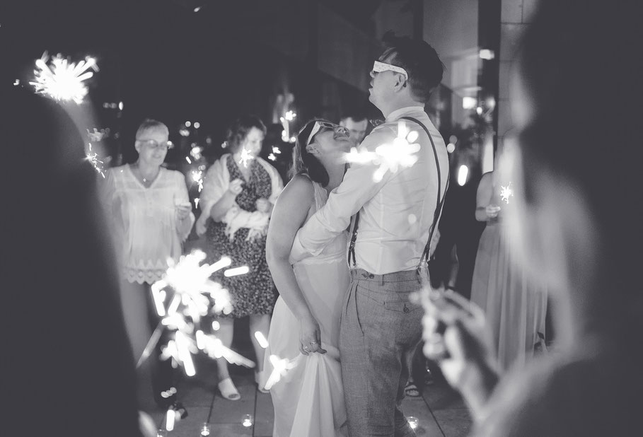 Hochzeit, der beste Fotograf, Russelsheim am Main, Nauheim, Bischofsheim, Bauschheim, Hessen, Fotografie, Reportage, Portrait, Bräutigam, Braut, der erste Tanz, Opel Ville Restaurant