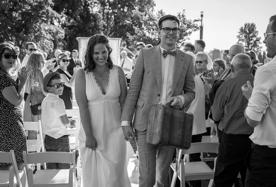 Hochzeit, der beste Fotograf, Russelsheim am Main, Nauheim, Bischofsheim, Bauschheim, Hessen, Fotografie, Reportage, Portrait, Bräutigam, Braut, Fotoshooting,, Ende der Zeremonie