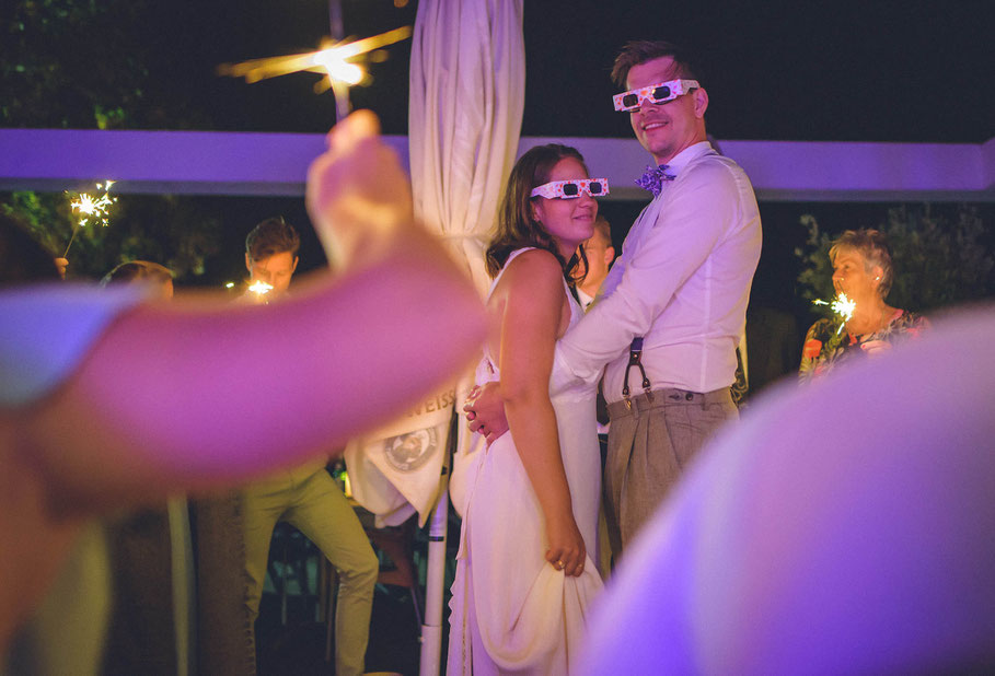 Hochzeit, der beste Fotograf, Russelsheim am Main, Nauheim, Bischofsheim, Bauschheim, Hessen, Fotografie, Reportage, Portrait, Bräutigam, Braut, der erste Tanz, Opel Ville Restaurant, Tradition