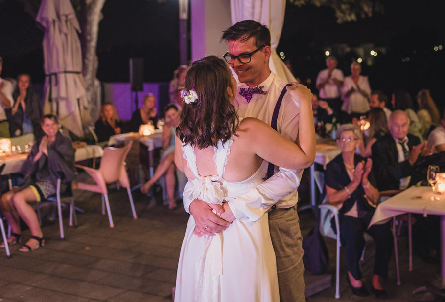 Hochzeit, der beste Fotograf, Russelsheim am Main, Nauheim, Bischofsheim, Bauschheim, Hessen, Fotografie, Reportage, Portrait, Bräutigam, Braut, der erste Tanz, opel Ville