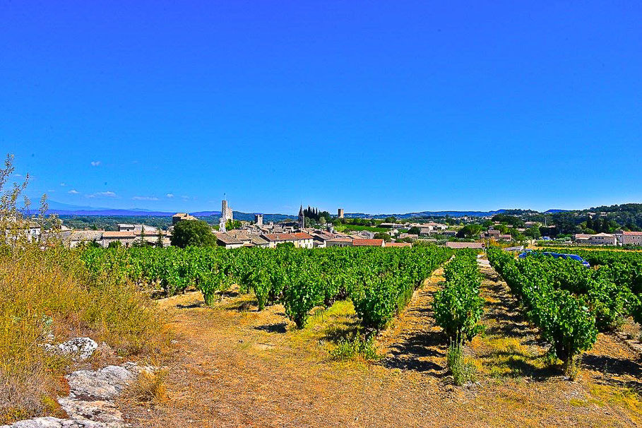 Bild: Blick auf Aiguèze an der Ardèche, an der Grenze des Département Gard zurm Département Ardèche