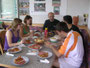 Die Crew bei Mittagessen