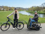 auch ein stämmiger 190cm Mann sitzt bequem und hat viel Platz