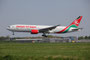 Landung auf der 36R, Boeing 777-200 der Kenya Airways.