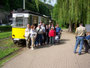 zurück in Bad Schandau; Gruppenfoto mit Straßenbahnfahrerin am Auslöser
