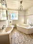 Wannenbad mit Dusche