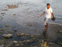 Expedition Danakil-Wüste. Der Afrera-See. Hier wird durch die natürliche Verdunstung des Wassers hochwertiges Salz gewonnen. Heiße unterirdische Quellen zeugen von der vulkanischen Aktivität.
