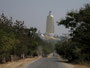 Myanmar. Fahrt nach Monywa. Der riesige Buddha-Statue ist 150 m hoch.