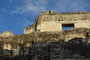 Mexico. Die Mayastadt Becán verfügte über das älteste Verteidigungssystem Mexicos. Die Zimmer des Palastes waren vollkommen abgedunkelt.