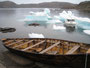 Grönland. Ein Umiaq - Ein "Frauenboot" der Inuit. Diese mit Robbenfell bespannten Boote dienten früher zum Transport der ganzen Familie, der Schlittenhunde und des ganzen Hausrates.