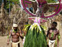 Papua Neuguinea. Provinz East New Britain. Masken-Zeremonie in Kokopo. Einmal im Jahr treffen sich die Einheimischen aus allen Provinzen, um ihre Tänze und Riten aufzuführen. Mit Hilfe der traditionellen Masken sollen die bösen Geister vertrieben werden.
