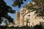 Indien. Udaipur. Der Stadtpalast von Udaipur ist die größte Palastanlage von Rajasthan. Mit dem Bau wurde bereits im 16. Jahrhundert begonnen. Auch heute noch dient ein Teil des Palastes als Residenz für den Maharadja.