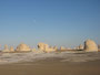 Ägypten. Westliche Wüste. Die weiße Wüste mit ihren bizarren Kalksteinskulpturen bietet ein einmaliges Naturschauspiel.