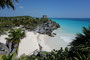 Mexico. Anders als alle anderen Maya-Fundstätten liegt Tulum direkt am Meer. Vermutlich war Tulum wegen seiner günstigen Lage am Meer ein wichtiger Handelsplatz der Maya und verfügte über ein gut entwickeltes Verteidigungssystem.