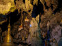Myanmar. Die Stadt Pindaya. Hier befindet sich die Shwe-Umin-Höhle. Diese Tropfsteinhöhle wird als buddhistisches Heiligtum hochverehrt. Im Inneren befinden sich über 8.000 Buddha-Statuen.
