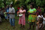 Vanuatu. Ein besonderer Höhepunkt ist der Besuch in den einheimischen Dörfern. Nur wenige Touristen finden den Weg hierher. Die gastfreundlichen Menschen leben von und mit der Natur.
