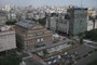 Argentinien. Hauptstadt Buenos Aires. Die "Avenida 9 de Julio" ist die Prachtstraße der Stadt. Sie wurde im Jahre 1960 fertiggestellt und erinnert an den Unabhängigkeitstag Argentiniens am 09.07.1816.
