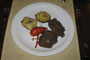 Bolivien. Einheimische Küche. Alpakafleisch mit Kartoffeln.